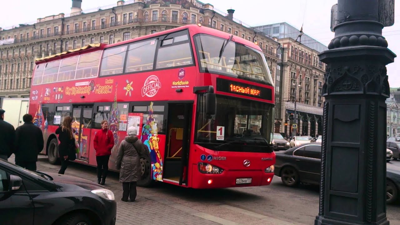 Двухэтажный экскурсионный автобус