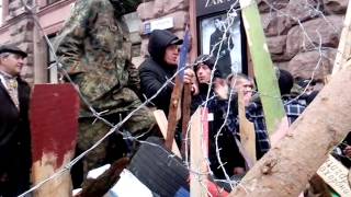 Боевики евромайдана угрожают расправой киевлянам