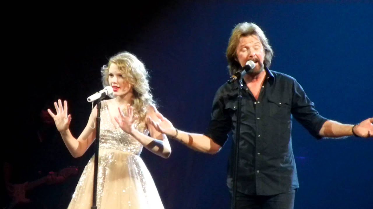 Taylor Swift Singing