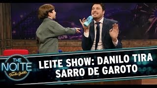 Leite Show: Danilo tira sarro de menino que toma mamadeira