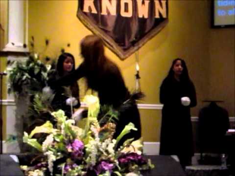 Holy Hands - Now Behold The Lamb - Kirk Franklin (Signing) - YouTube