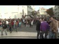 Des jeunes manifestent dans la rue