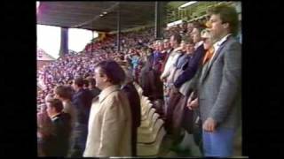 Kylie Minogue, Jason Donovan & Guy Pearce - Worst National Anthem - 1986 NRL Grand Final