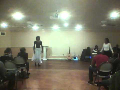 Praise dancing to Marvin Sapp song "Here I Am" - YouTube