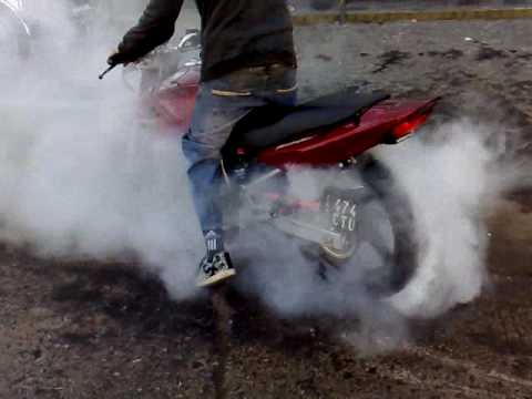 VIDEOS DE AUTOS QUEMANDO GOMA videos de autos quemando goma: