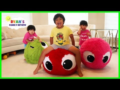 Giant Balls Bounce Toys Fun Pretend Play with Ryan, Emma and Kate!!!