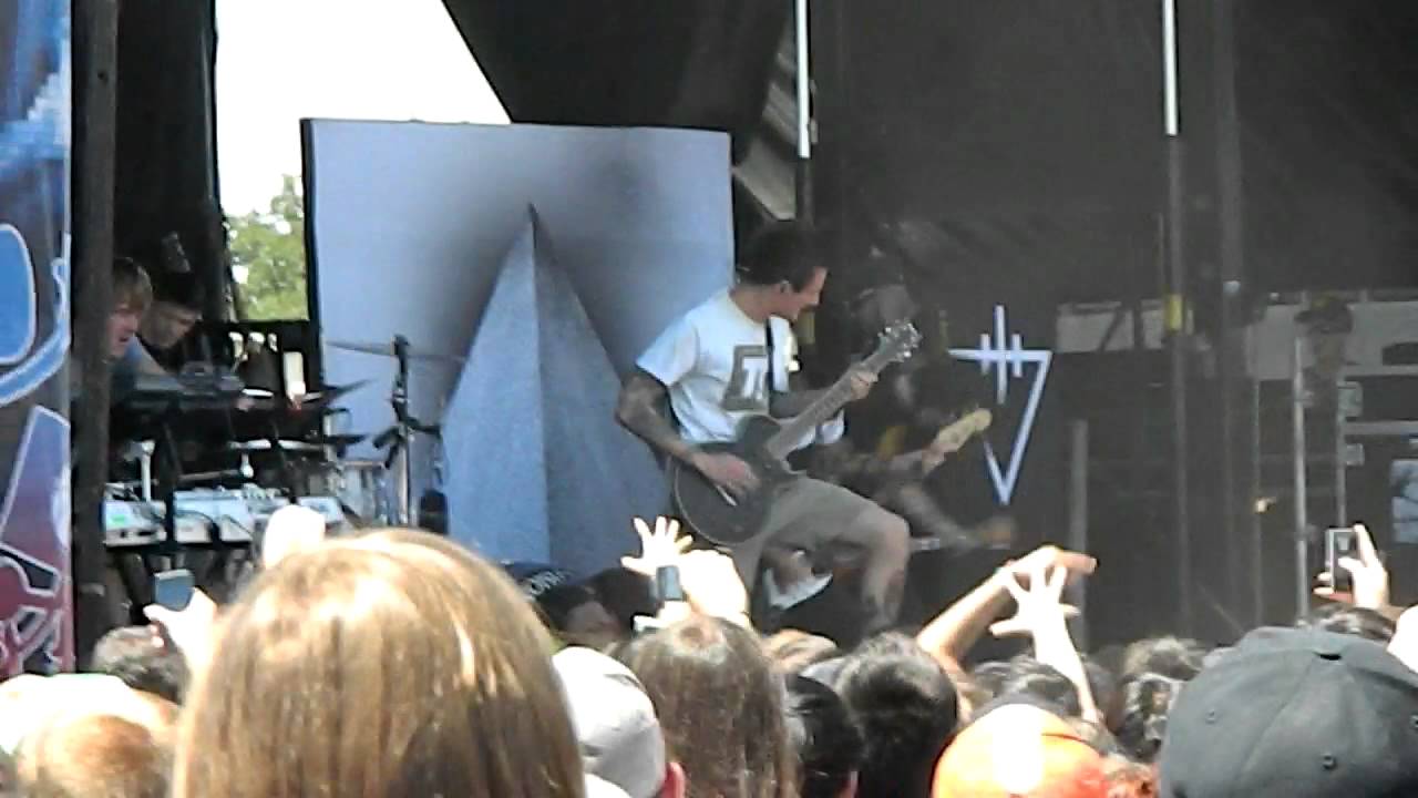 The Devil Wears Prada - Intro/Danger: Wildman @ Warped Tour 2011 (06 ...