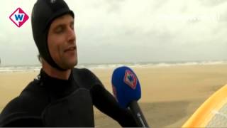 Storm op Scheveningen: surfers maken reuzensprongen