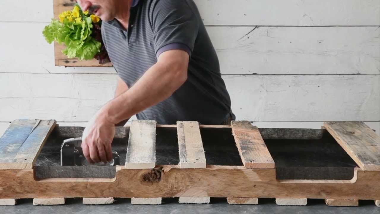 How to make a Pallet Planter - YouTube