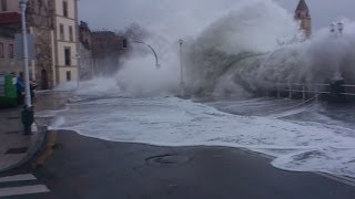 Olas gigantes arrasan la playa San Lorenzo Gijón temporal 3 Marzo