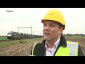 Goederenwagon naast spoor beland in Borne