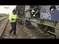 Goederenwagon naast spoor beland in Borne