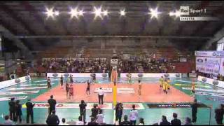 26-10-2013: Il saluto del PalaEvangelisti e del volley italiano al piccolo Vujevic