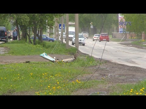 Фонарному столбу в Бердске упасть помог неустановленный водитель Фонарному столбу в Бердске упасть помог неустановленный водитель