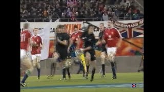 Tana Umaga breathtaking pass for Sitiveni Sivivatu