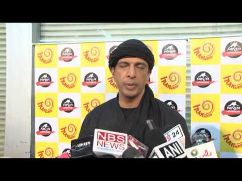 Hình ảnh trong video Javed Jaffrey training Ninja kids for his show