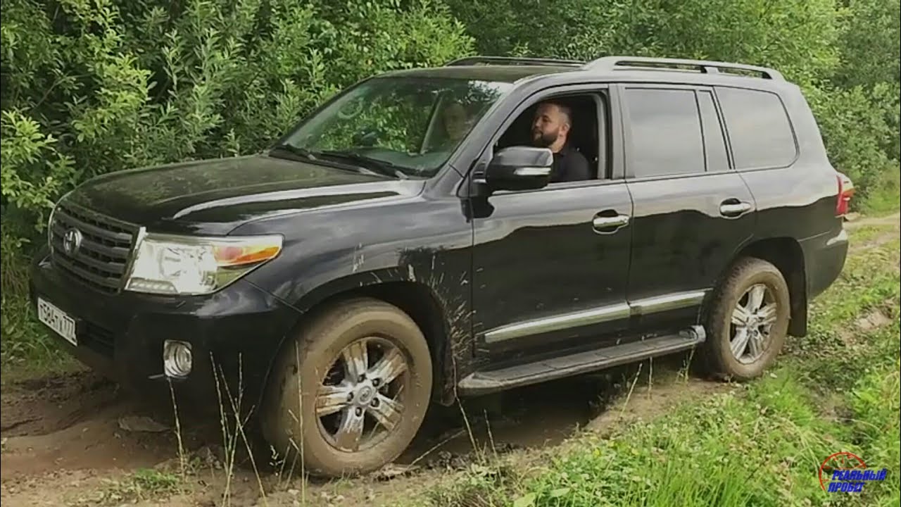 Тойота ленд Крузер 200 и девушки