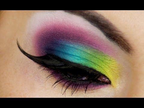 'Bright and Bold Summer Makeup Tutorial' on ViewPure