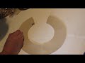 Un collar DIY de tachuelas muy muy fácil.