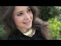 Un collar DIY de tachuelas muy muy fácil.