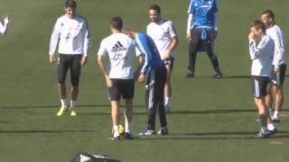 xabi alonso amaizing nutmeg vs zinedine zidane 30 10 2013 HD