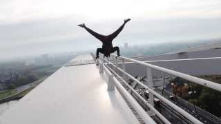 Vincent Jamie Watson - Handstand on top of a huge bridge