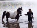 Sarah en Noah in het water