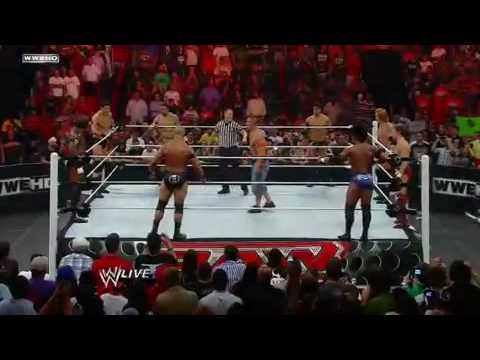 La nexus attaque John Cena