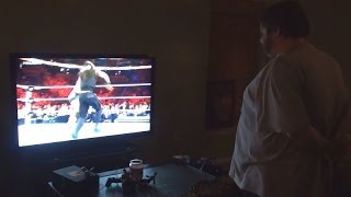 Fat Kid Upset Over WWE Royal Rumble 2014!