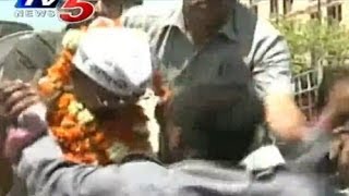 Arvind Kejriwal Slapped by Autowala