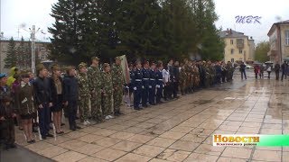 Даже в дождь ученики районных школ демонстрировали выправку на плацу
