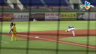 20131004 CPBL 犀牛VS象 1下 林宗男男哥好殺！！空中抓飛鳥，展現帥氣美技守備