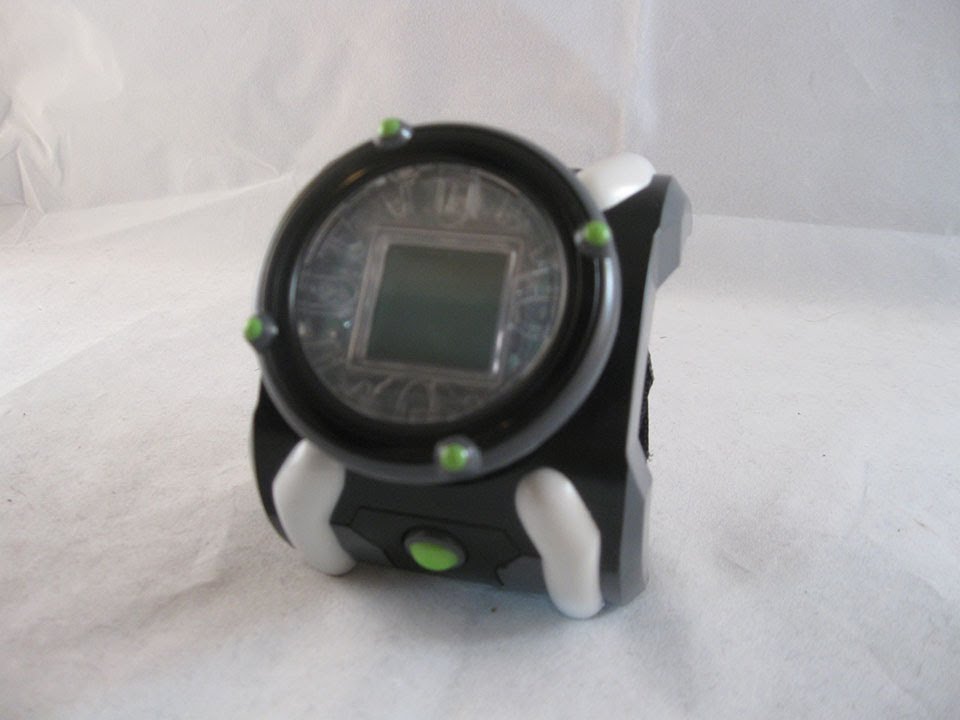 Ben 10 Classic Deluxe Omnitrix Review (LCD Game) - YouTube