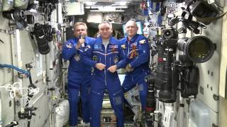 Космонавты поздравляют россиян с Днём России