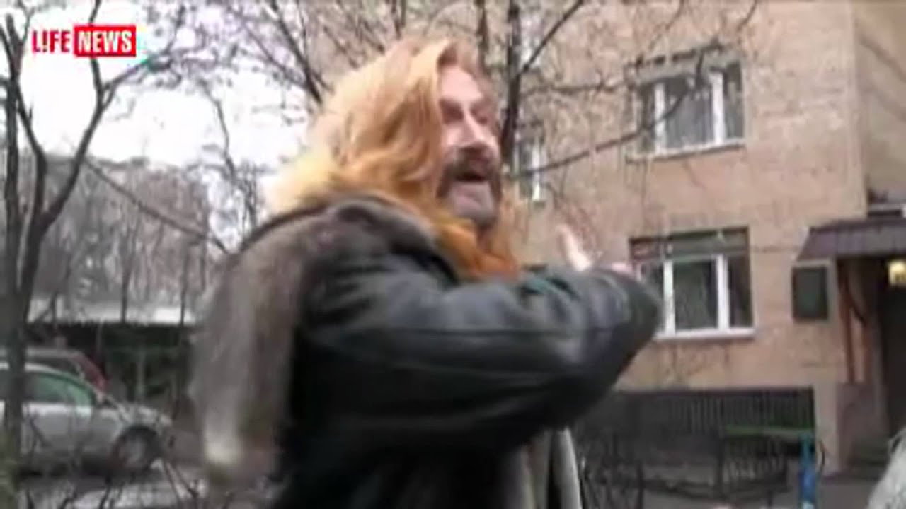 Парень помогал мамке качать пресс и возбудившись трахнул