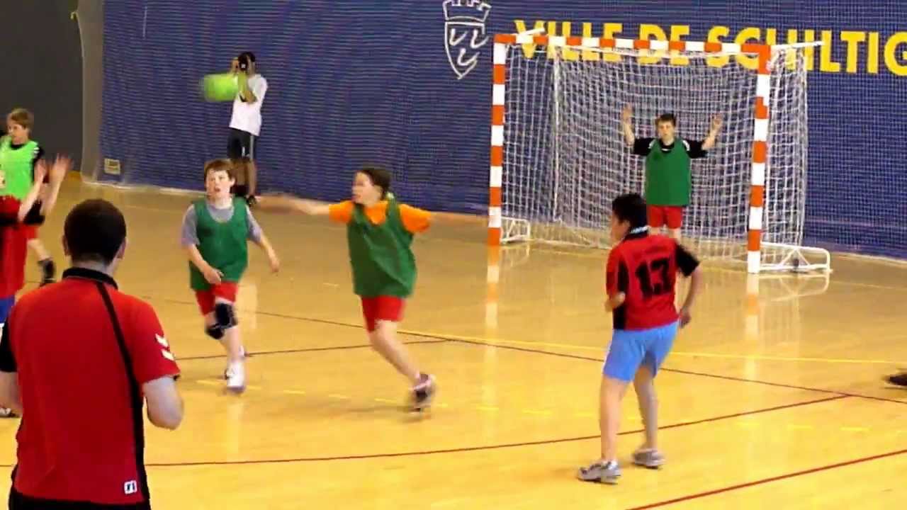 Kids playing handball in France - YouTube