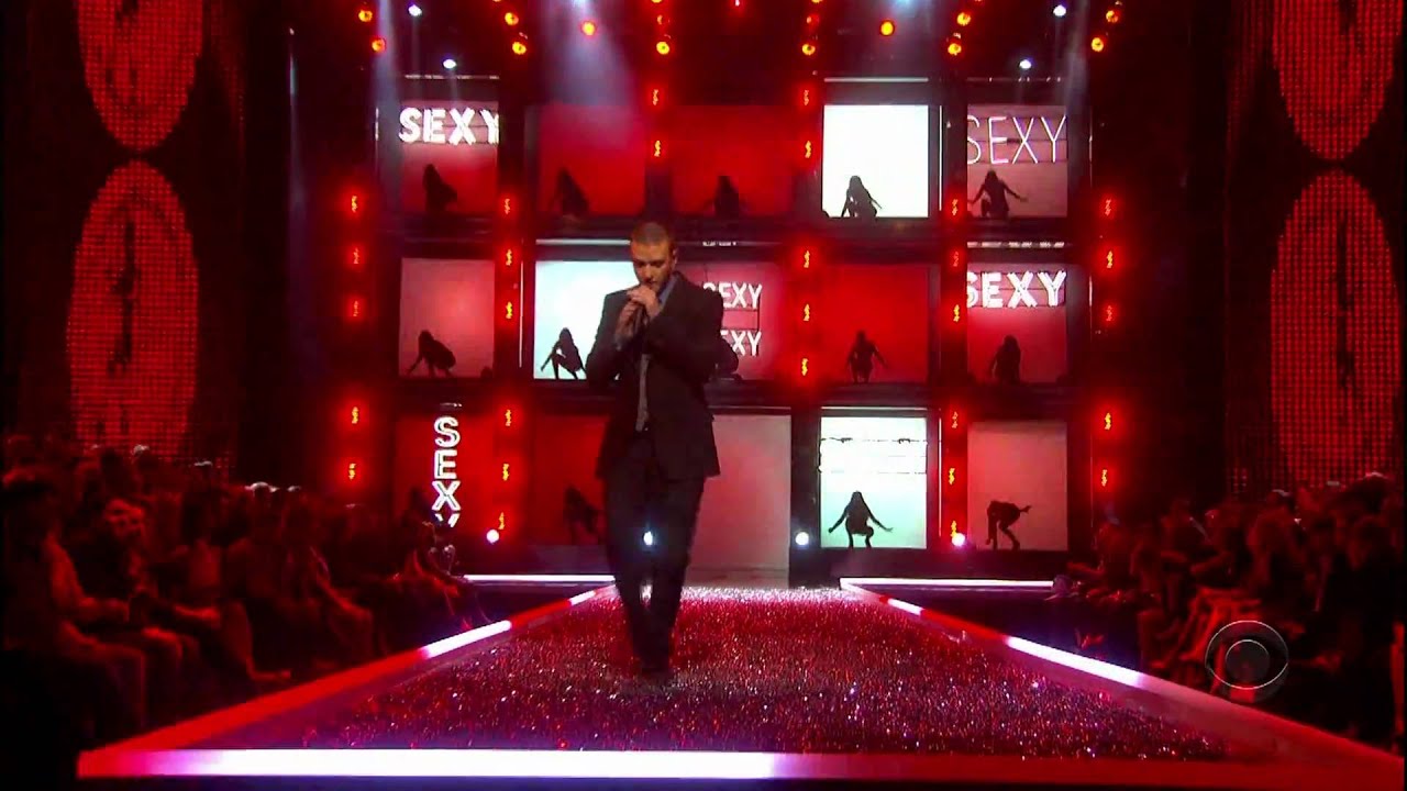 Justin Timberlake Brings Sexyback To The Victorias Secret Catwalk back justin timberlake s secret 2006 Justin Timberlake Brings Sexyback To The Victorias Secret Catwalk back justin timberlake s secret 2006