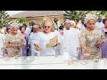 See The Moment Yoruba Actress Remi Surutu Dances And Sprays Money On Her Mom's Casket At Her Burial