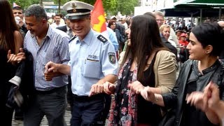 Polis Halay Cekiyor | Köln Halk Mitingi 22.06.2013