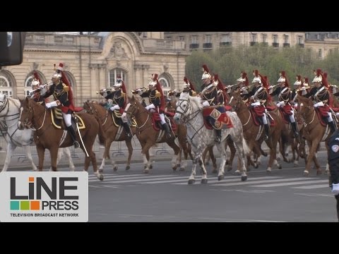 Download Arrivée du président chinois Xi Jinping à Paris / Paris - France 26 mars 2014