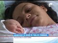 O femeie şi-a aruncat copilul abia născut, în toaleta unui tren