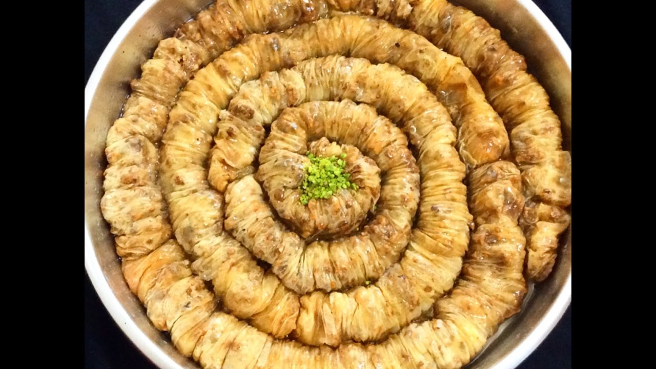 El Açması Cevizli Ev Baklavası El Açması Cevizli Ev Baklavası