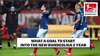 Skrzybski stunning goal from halway line gives Kiel the lead! 🤩