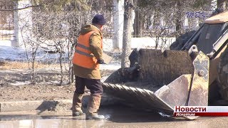 В пыльный четверг коммунальщики чистили дороги Искитима до захода солнца