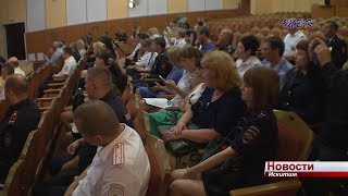 Искитимским полицейским вручили грамоты и благодарности в честь 300-летия российской полиции