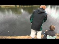 Alan accompagné de sa Maman au cours de pêche le 12-9-2012