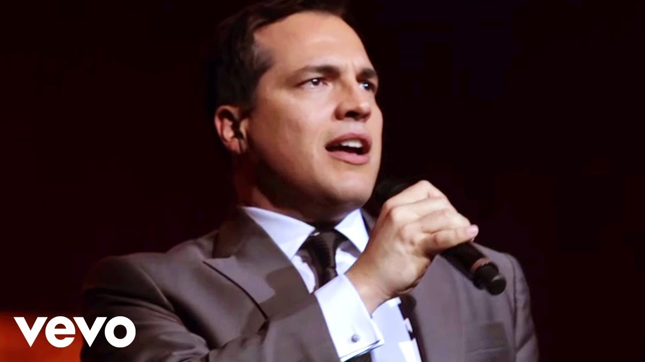Daniel Boaventura - Mambo Italiano - YouTube