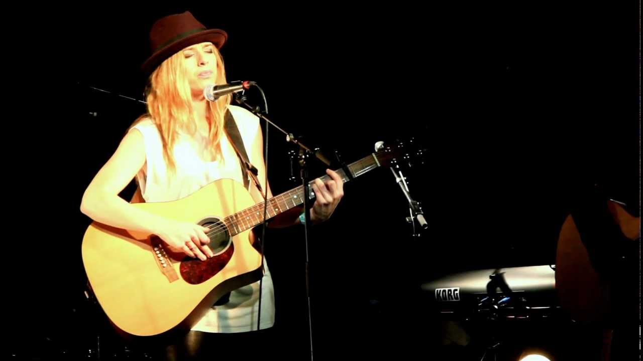 ZZ Ward - Last Love Song (Live) - YouTube