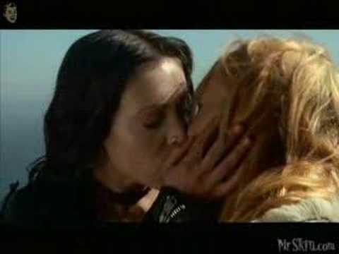 Alyssa Milano Lesbian Kiss 34