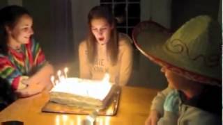 Broma en cumpleaños sale mal  (Mordida Pastel)